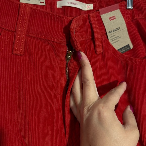 NWT Levi's Women's 94 Baggy Red High Rise Corduroys Size‎ 30 x 31 - Picture 8 of 11